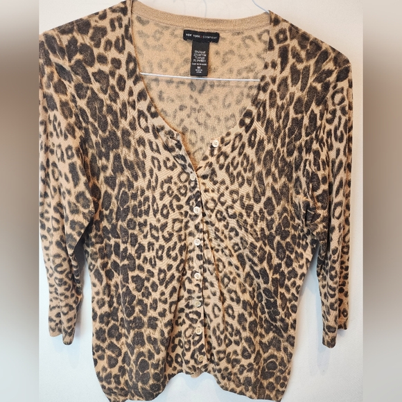 New York & Co. Brown Leopard Print Cardigan Sweater Animal Print Size M - Picture 2 of 5